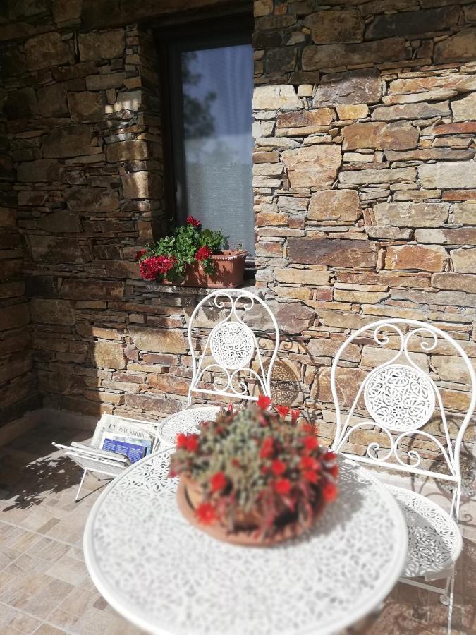 Agrifoglio B&B Con Giardino Aritzo Exterior foto